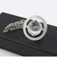 thumbnail image 1 of Collar y pendientes con incrustaciones de cristal de la Reina Madre del Oeste y Saturno Carmesí, 1 of 5