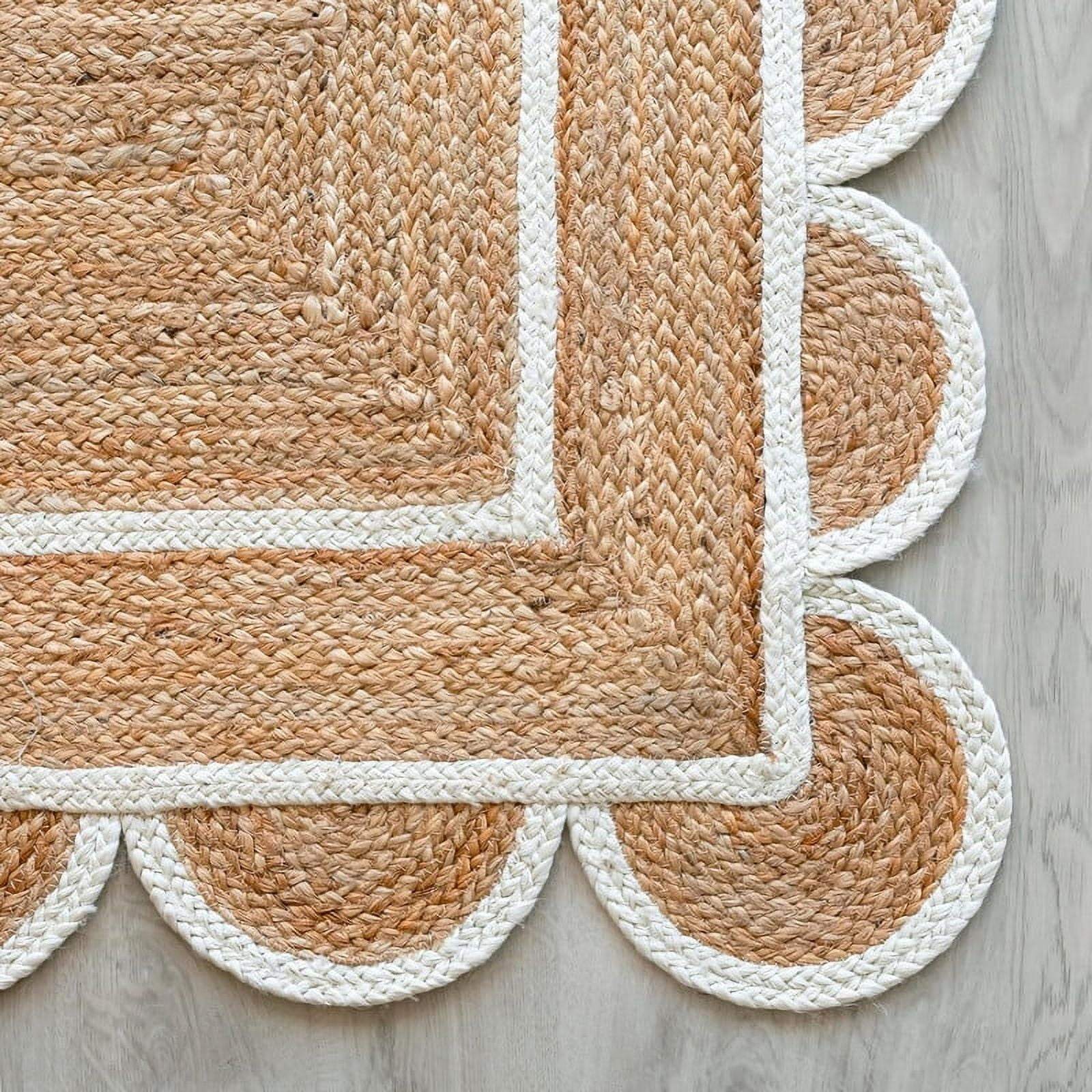 QUINCH Natural Jute Hand Braided Scalloped Area Rug