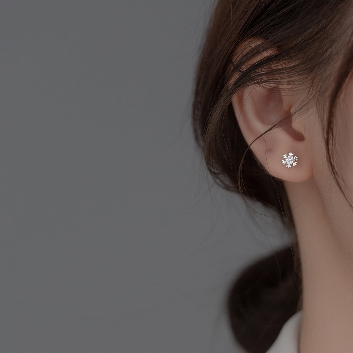 RYSKYJEWELRY Snowflake Clear Stud Earrings, 925 Sterling Silver, Women, All Ages
