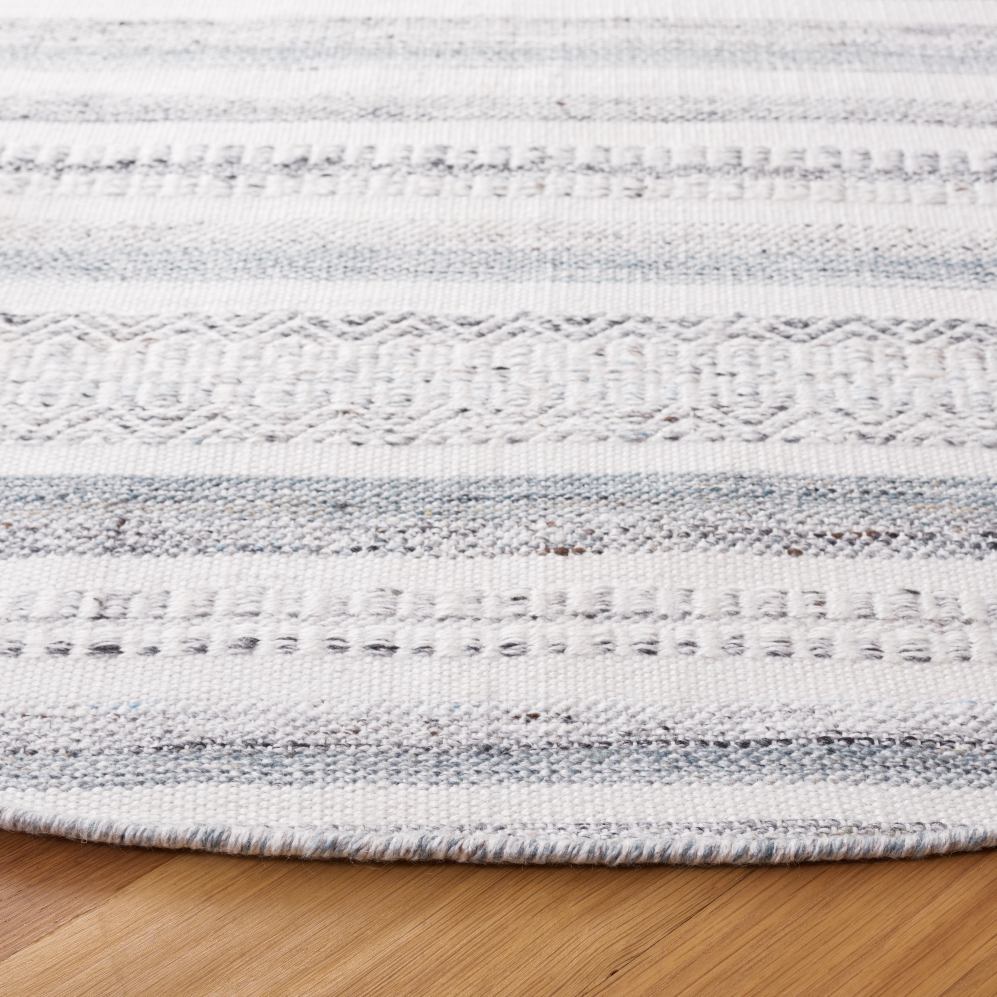 SAFAVIEH Kilim Mandy Striped Polyester Area Rug, Ivory/Grey, 6' x 6' Round