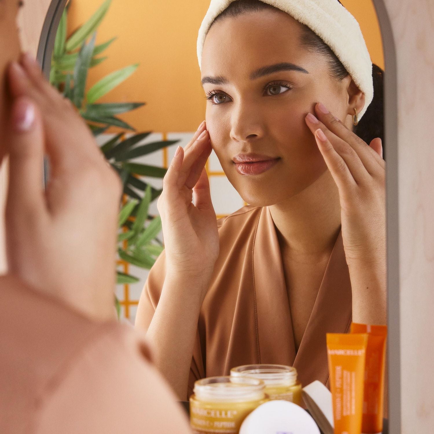 Marcelle Crème contour des yeux éclaircissant et lissant vitamine C + peptide Éclaircissante et lissante, 15 mL