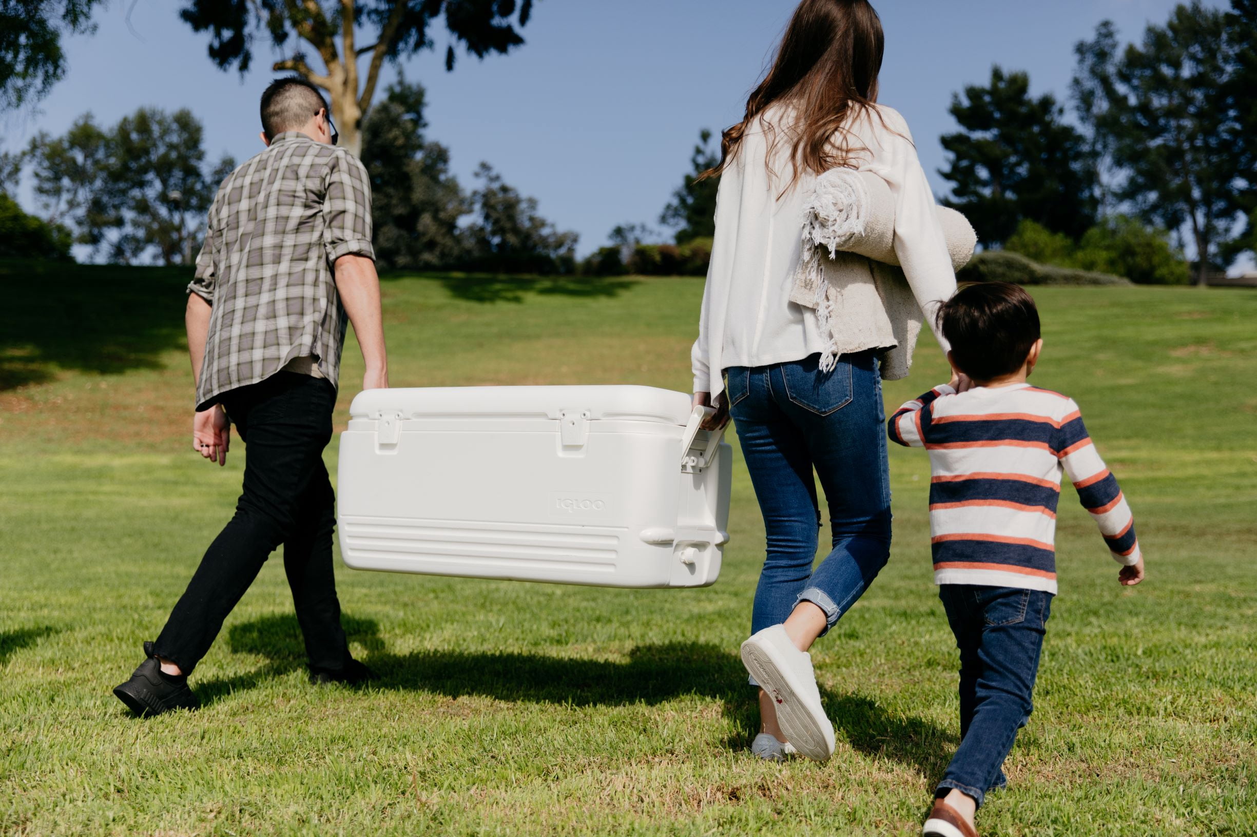 Igloo 100 qt. Quick & Cool Hardsided Chest Cooler, White