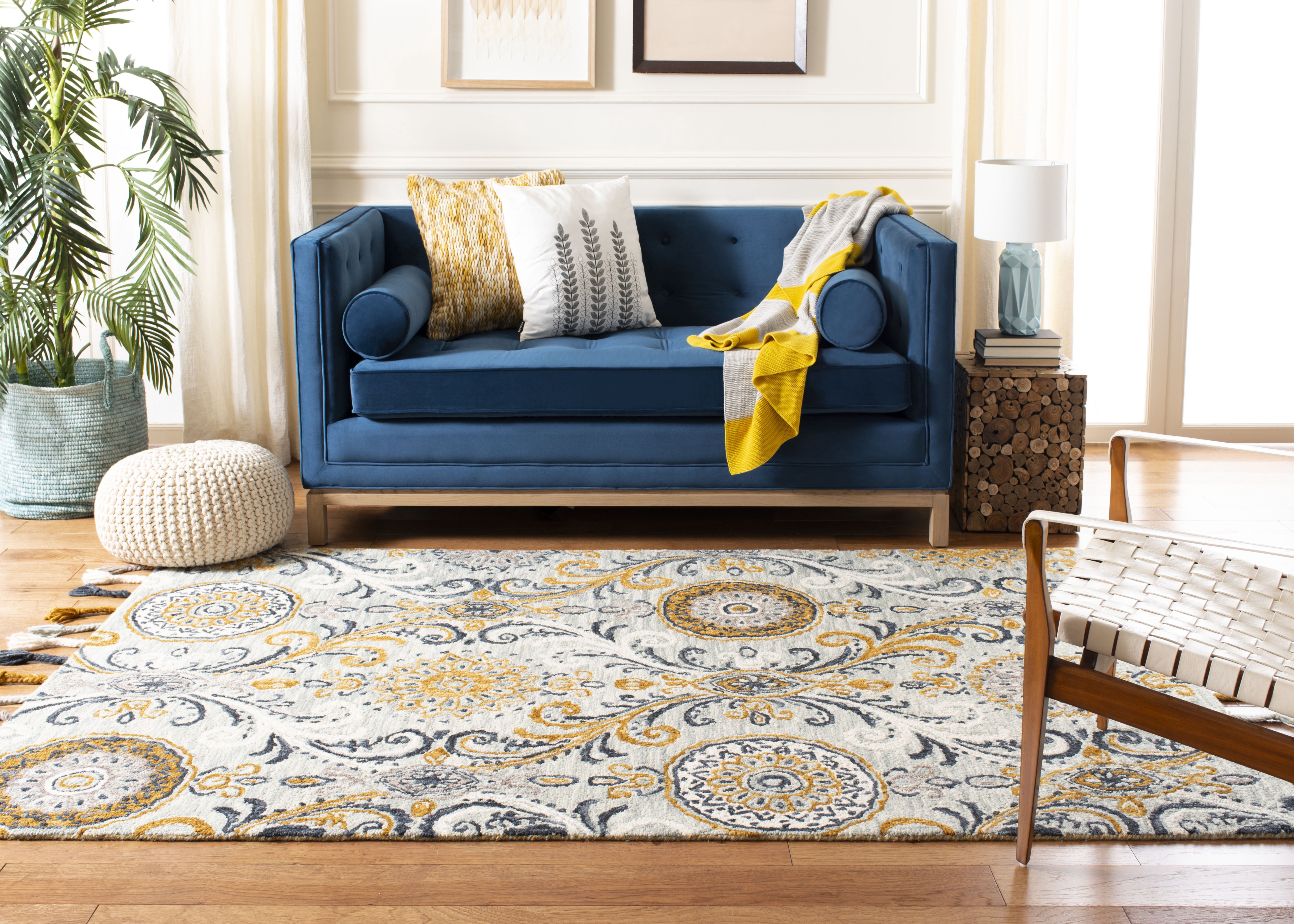 SAFAVIEH Suzani Bayon Medallion Wool Area Rug, Light Green/Ivory, 8' x 10'