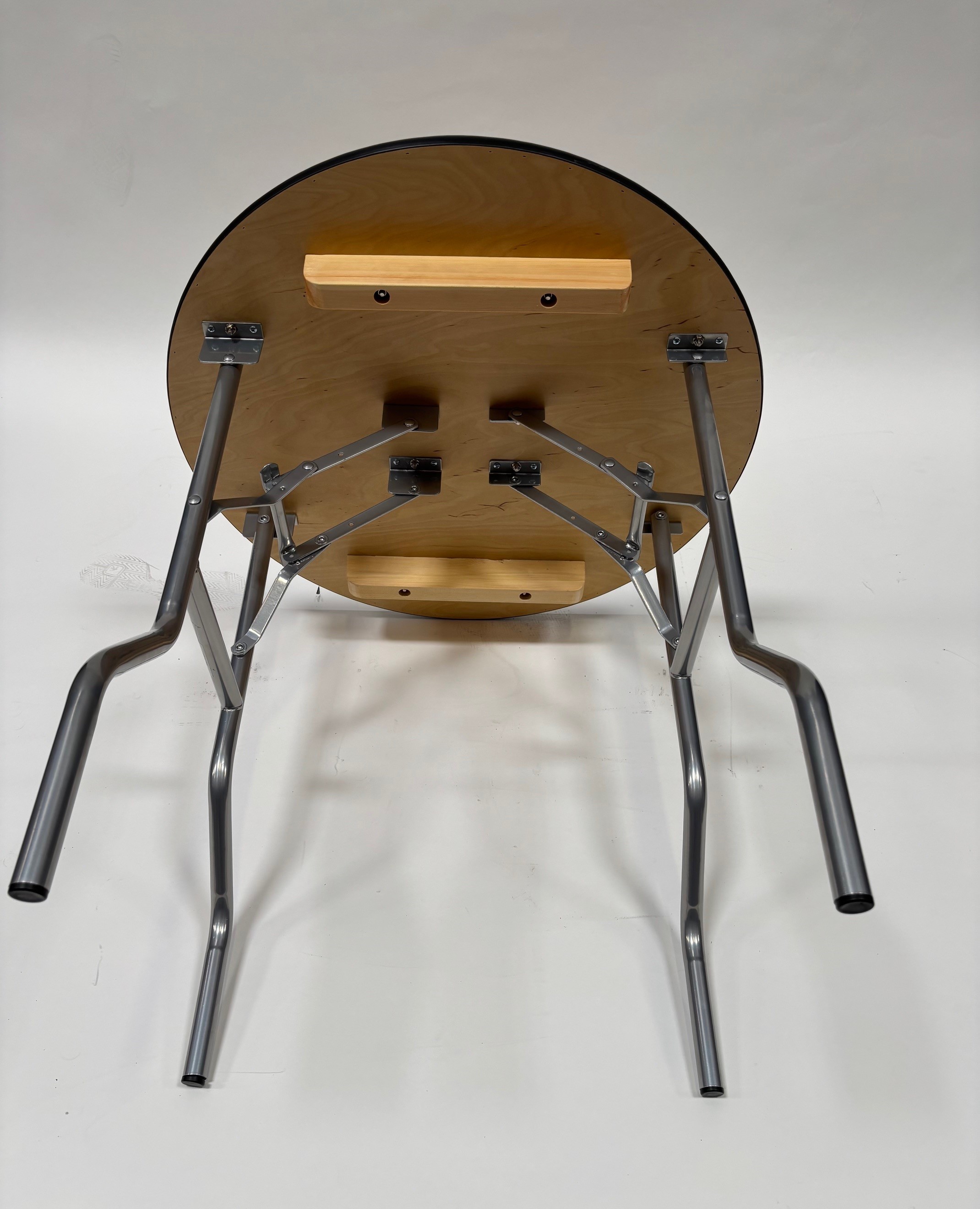Table - 30" WFT Series Russian Birch Wood Round - Rubber Edge