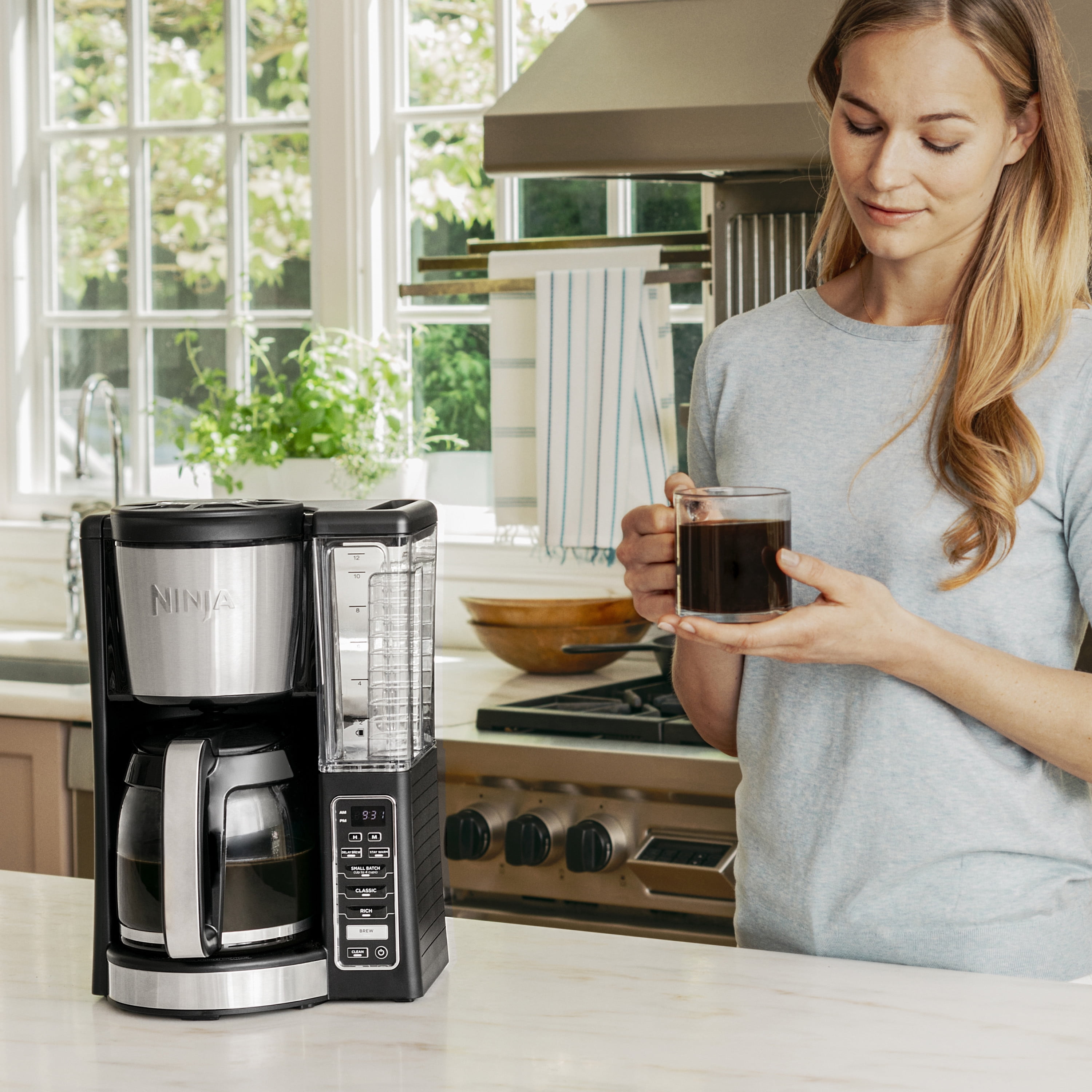How to use Delay Brew on the Ninja® 12-Cup Programmable Coffee Brewer  (CE200 Series) 