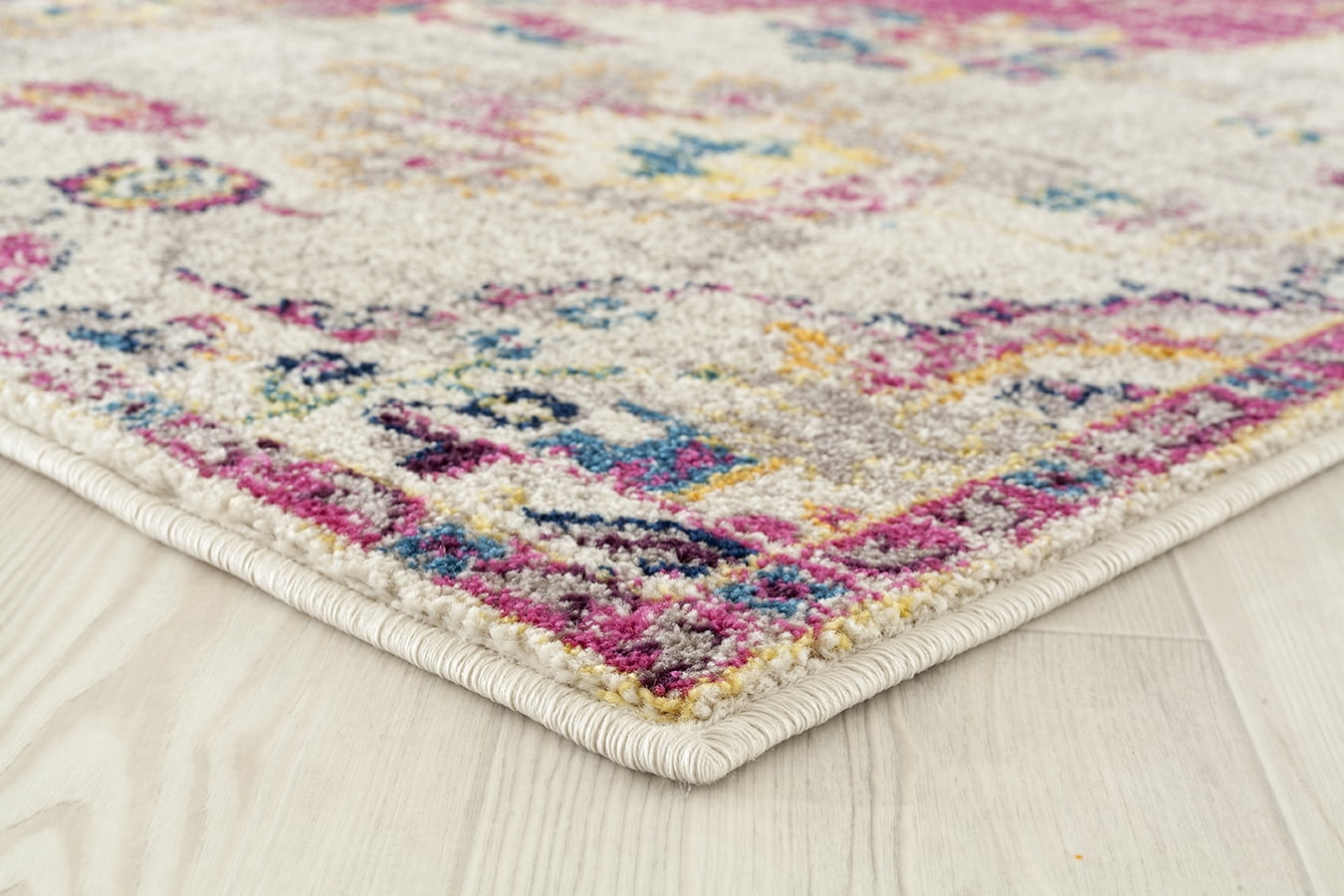 United Weavers Caledonia Seraphina Farmhouse Medallion Area Rug, Magenta, 9'10" X 13'2"
