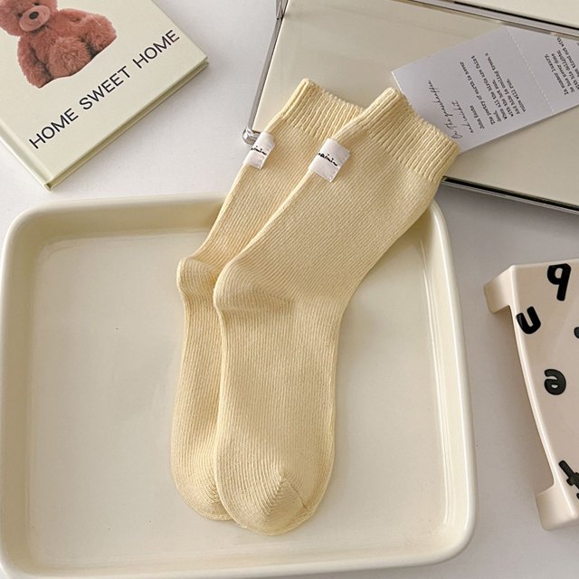 Calcetines de algodón absorbentes de sudor de otoño e invierno, calcetines apilados, serie crema para mujer, estilo a juego, etiqueta de tela, calcetines hasta la mitad de la pantorrilla,