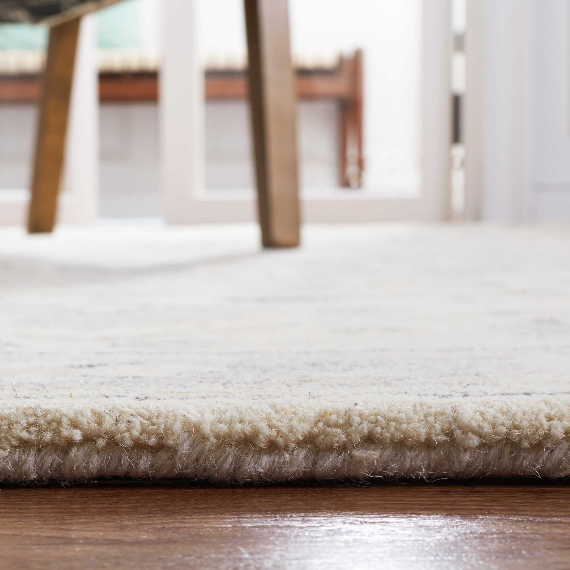SAFAVIEH Metro Marion Medallion Area Rug, Ivory/Beige, 4' x 6'