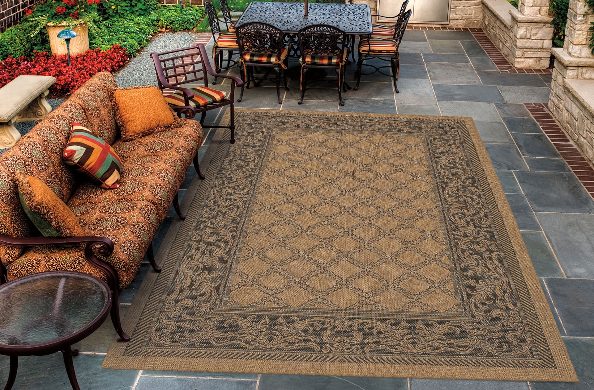 Couristan 7.5 ' Lattice Round Area Throw Rug - Brown and Black