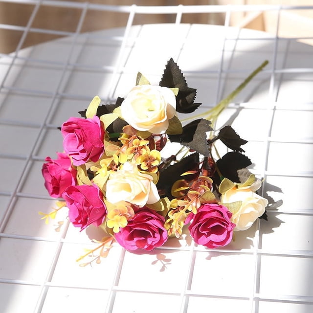 Simulación de flores para muebles del hogar con pequeñas flores color rosa diamante