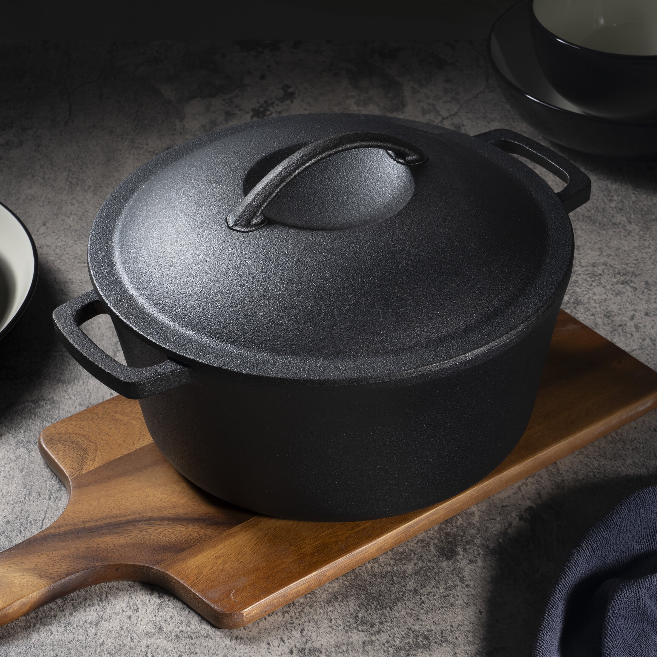 Mainstays 5 Quart Pre-Seasoned Cast Iron Dutch Oven Black