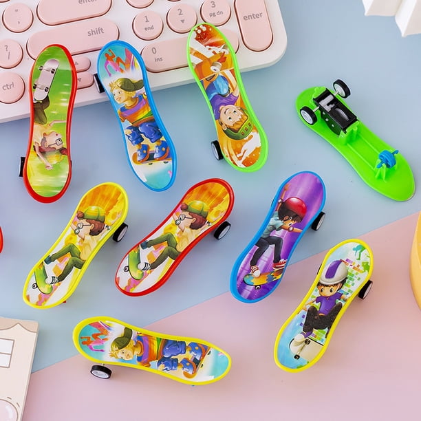 Juego de monopatín de plástico para niños, 10 piezas, recuerdos de fiesta de cumpleaños, rellenos de Piñata de navidad, regalos para invitados(15Pcs Cartoon