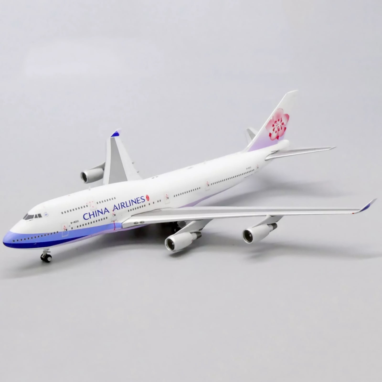 China Airlines B747 Diecast Model Airplane 1:350 Scale Perfect Desk Decor for Aviation Fans
