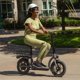 thumbnail image 5 of GOTRAX CAMPUS Scooter Eléctrico con Asiento para Viajeros Adultos, 400W y 17 Millas de Alcance y Scooter Plegable de 20 Mph con Neumático de 14, Bicicleta Eléctrica con Cesta de Transporte Negra, 5 of 12