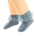 thumbnail image 2 of Calcetines azules con volantes y encaje para bebés y niñas Afortunado Sencillez, 2 of 2