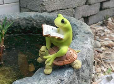 Gemmia Miniature Fairy Garden Frog Figurine Travelling Frog 