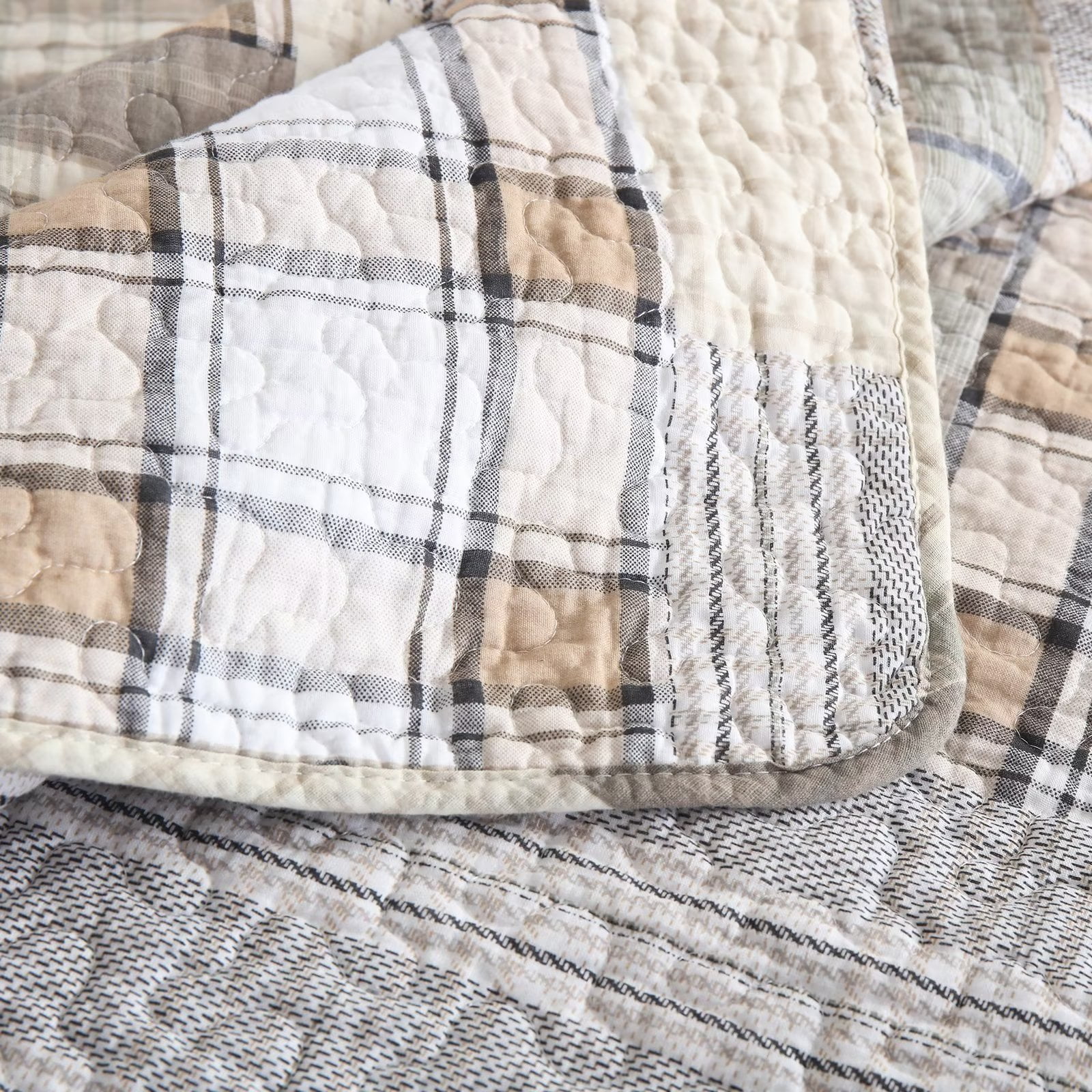 Bedduvit 100% Cotton King Size Quilt Set - Brown Farmhouse Patchwork Plaid Bedspread Cotton Quilt for King Beds in Tan, Lightweight Warm Spring/Summer Comforter Set for All Season, 3-Piece (98"x106")