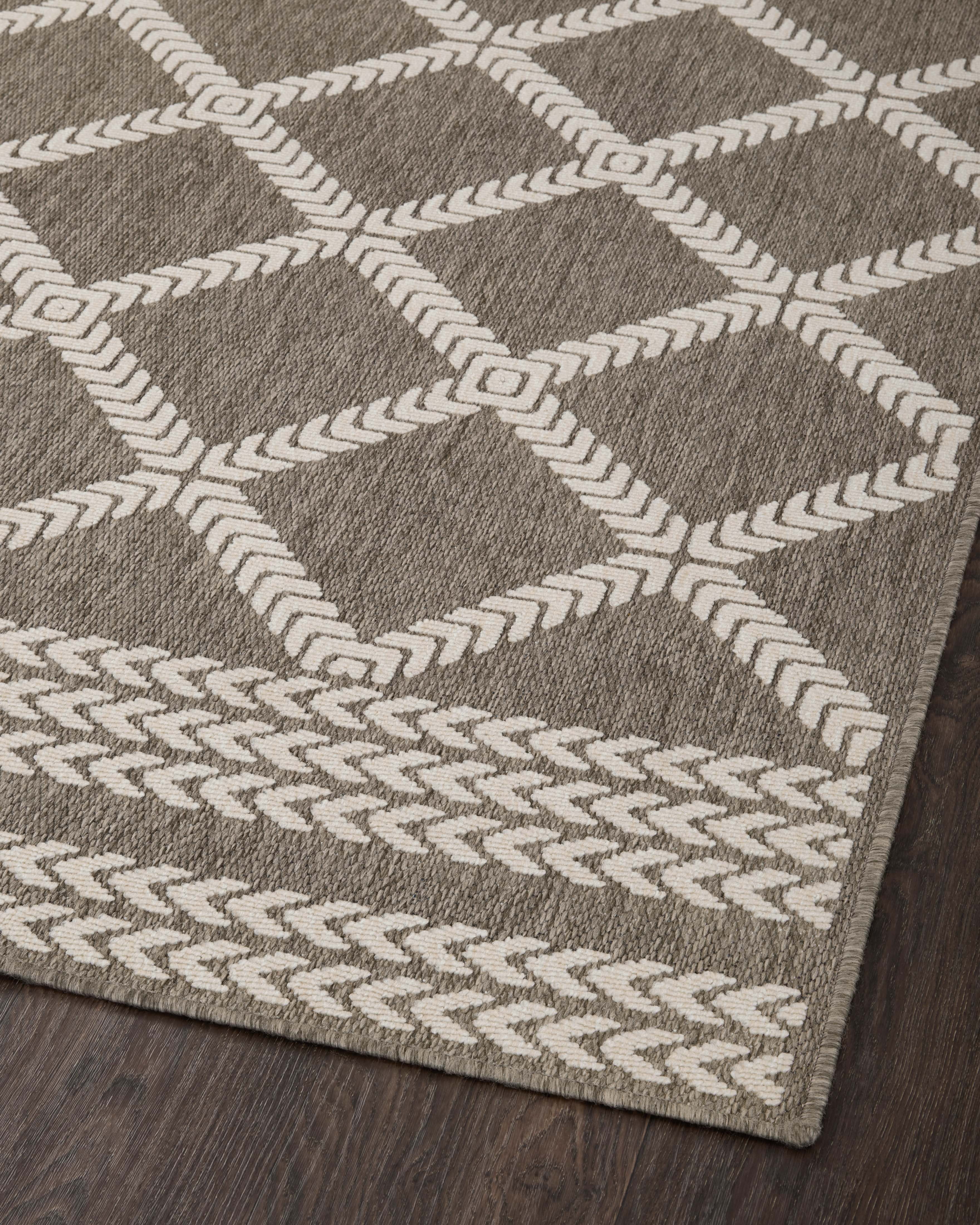 Indoor Outdoor Loloi Rainier Natural / Ivory 2'-2" x 3'-9" Accent Rug