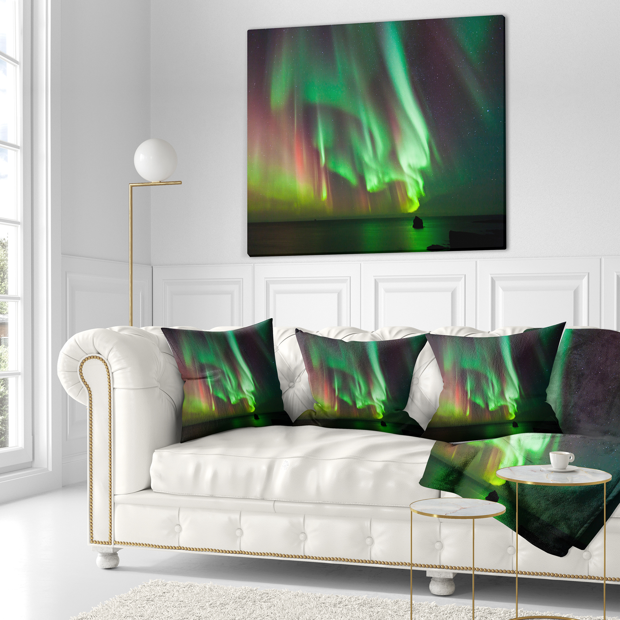 Designart Green Northern Lights Aurora - Abstract Throw Pillow - 16x16