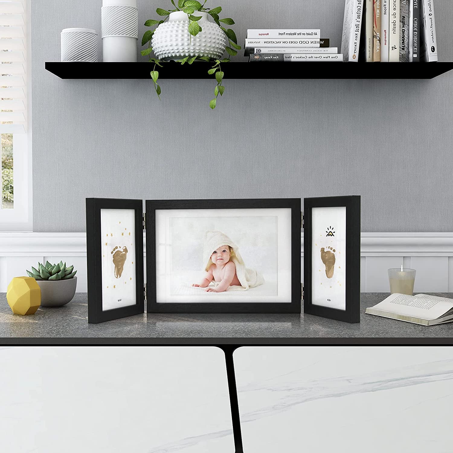 SUMGAR Three Picture Frames 5x7 4x6 Black Trifold Hinged Folding Collage Frame with 3 Opening,Wedding Family Photo Frame Vertical for Wall Table Decor