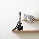 thumbnail image 4 of Guitarra Eléctrica En Miniatura, Hermoso Modelo De Guitarra Eléctrica En Miniatura De Tilo Realista De 18 Cm Para Colección De Regalos, 4 of 7