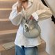 thumbnail image 3 of Bolso de media luna retro personalizado de estilo coreano para mujer, nuevo estilo 2025, bolso de hombro bajo el brazo de moda de primavera y verano, bolso cruzado de mano, 3 of 5