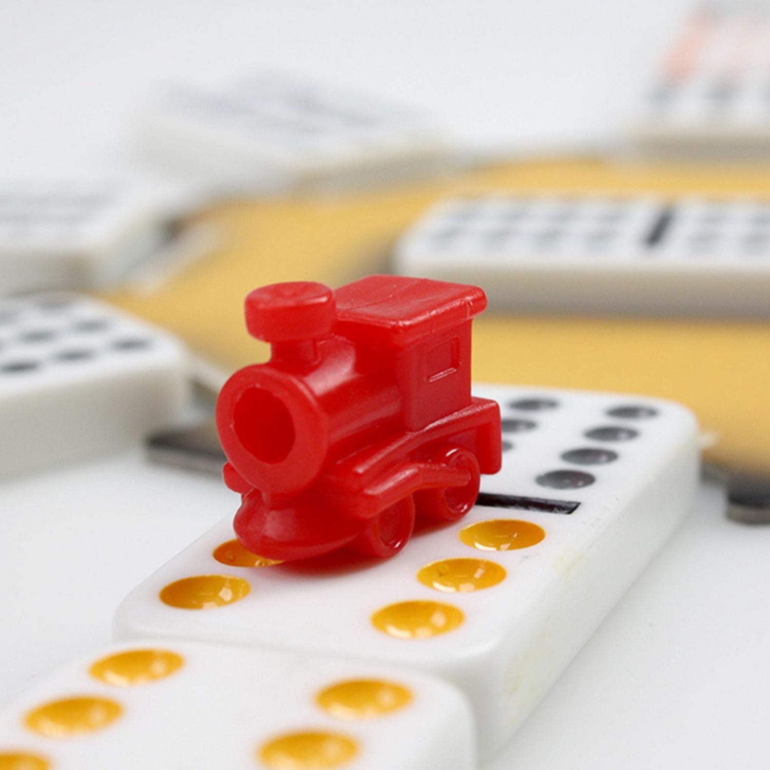 Asmodee - Tactic - Mexican Train Tin - 2-8 Players Fun Family Domino Game - 30 Minutes of Gameplay - For kids and Adults Ages 7+ - English Version