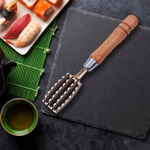 Fish Scaler Remover with Wood Handle, Japanese Fish Scale Remover Tool, 8.3 x 1.2 Inches Brass Sawtooth Fish Scaler, Effective Scale Removal Tool for Home Kitchen Restaurant