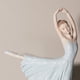 thumbnail image 3 of Estatuilla de resina Colco Estatua de niña bailarina 10x23,5 cm, 3 of 7