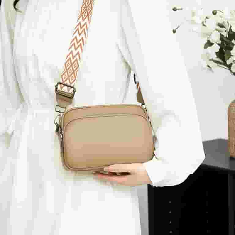 ショルダーバッグ・ポシェット CARVEN Woman Shoulder bag Beige 6251161237 BEIGE Women's Classic Genuine Leather Shoulder Bags, Women's