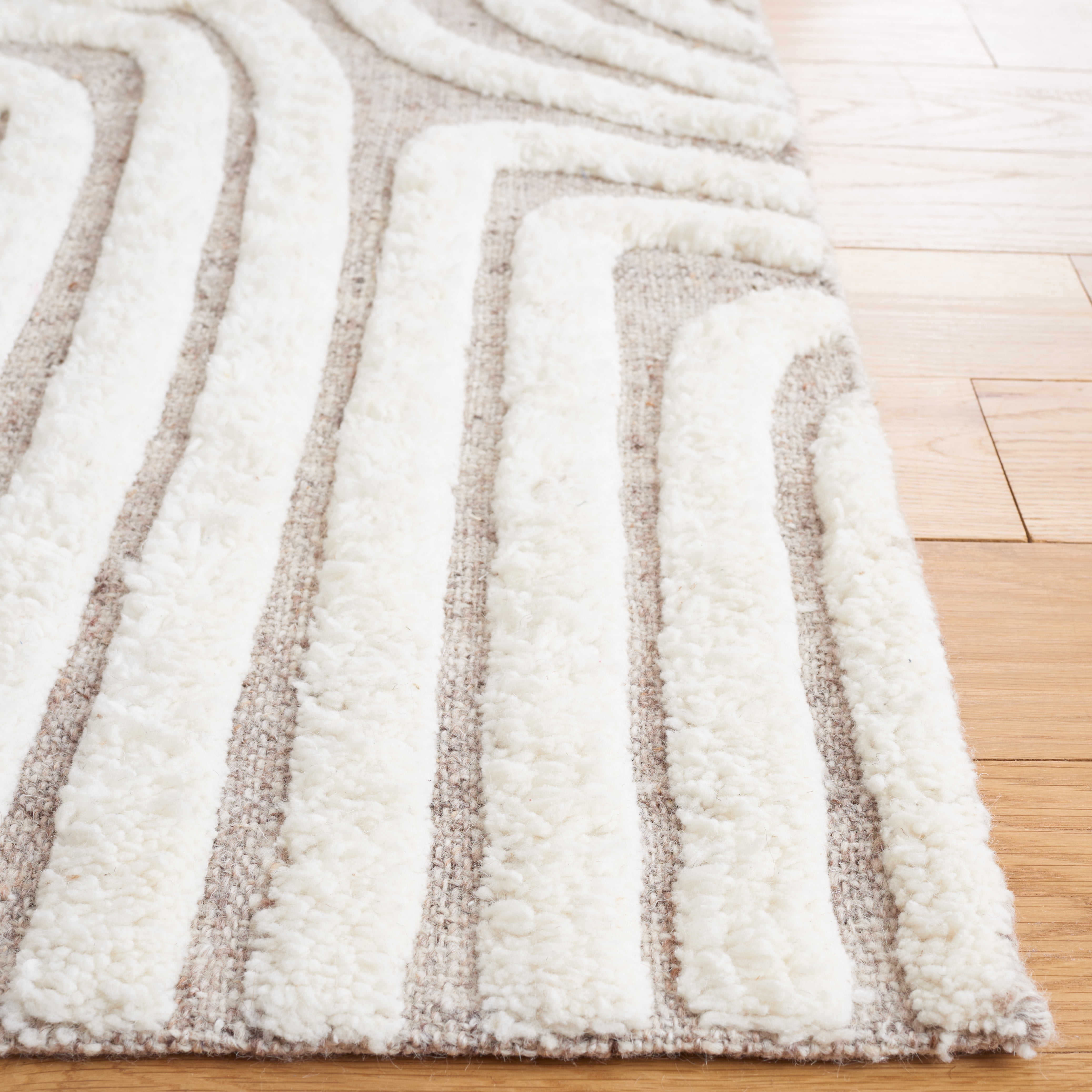SAFAVIEH Kilim Genette Geometric Area Rug, Beige/Ivory, 4' x 6'