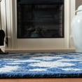 thumbnail image 5 of SAFAVIEH Micro-Loop Carl Floral Area Rug, Navy/Grey, 2'6" x 4', 5 of 8