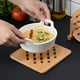 thumbnail image 4 of Posavasos de bambú lavables naturales resistentes al calor de 4 piezas, posavasos cuadrados y redondos con escurridor para cuencos de cocina, platos de ollas, 4 of 8
