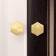 thumbnail image 4 of Perillas de latón macizo, perillas hexagonales, perillas y tiradores para gabinetes de zapatos, manijas hexagonales de oro cepillado para armario, aparador, cajón, manijas de puert, 4 of 5
