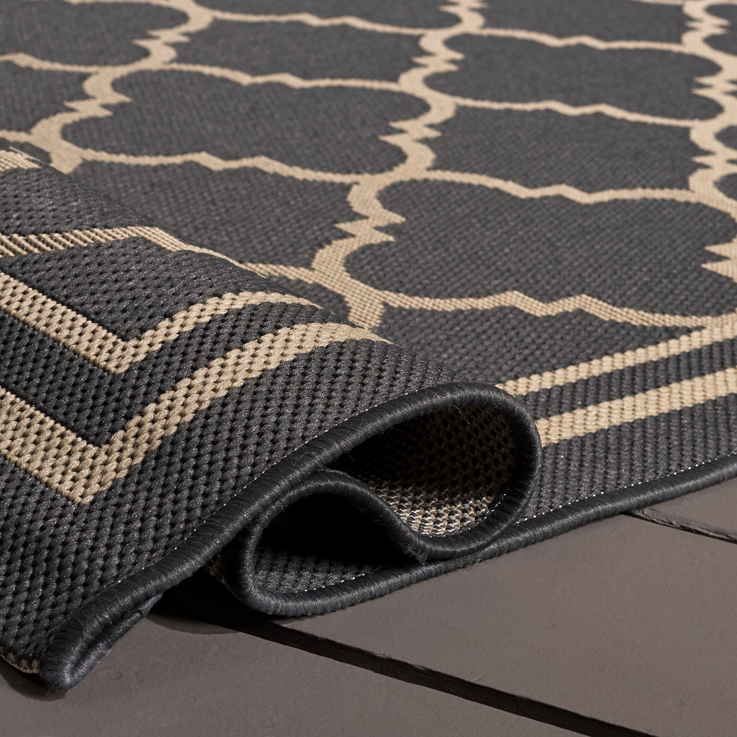 Safavieh Courtyard Alina Geometric Quatrefoil Indoor/Outdoor Area Rug, Anthracite/Beige, 7'10" x 7'10" Square