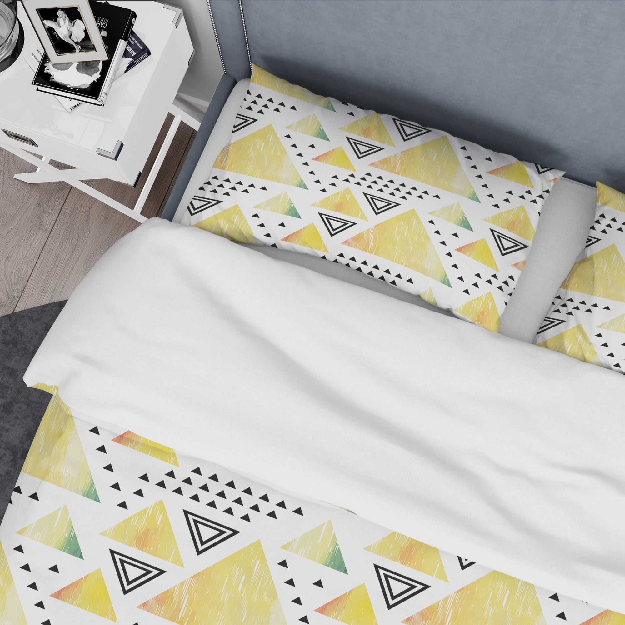 Designart 'Triangular Retro Design IV' Mid-Century Modern Duvet Cover Set