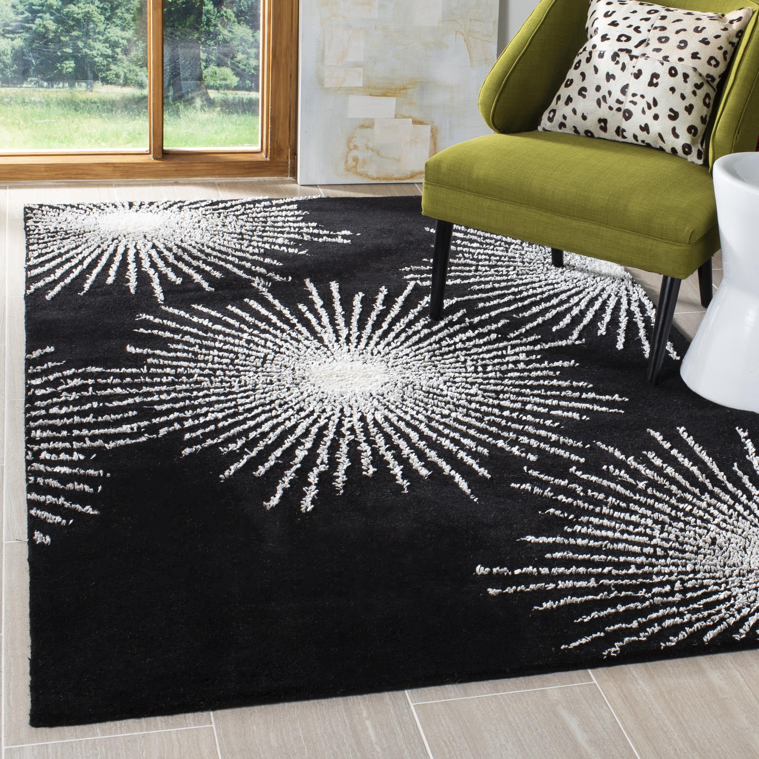 SAFAVIEH Soho Fiesta Geometric Area Rug, Black/White, 3'6" x 5'6"