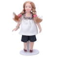 thumbnail image 2 of Figura Niña En Miniatura Escala 1:12 Rubia Camiseta Blanca Pantalones Cortos Niña Casa De Muñecas Figuras De Niña De Porcelana, 2 of 7