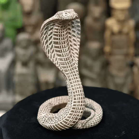 Cobra Statue - A Realistic Cobra Statue, Animal Art Piece, And Collectible Item. Ideal for Home And Holiday Decor, Party Centerpieces Ornaments.