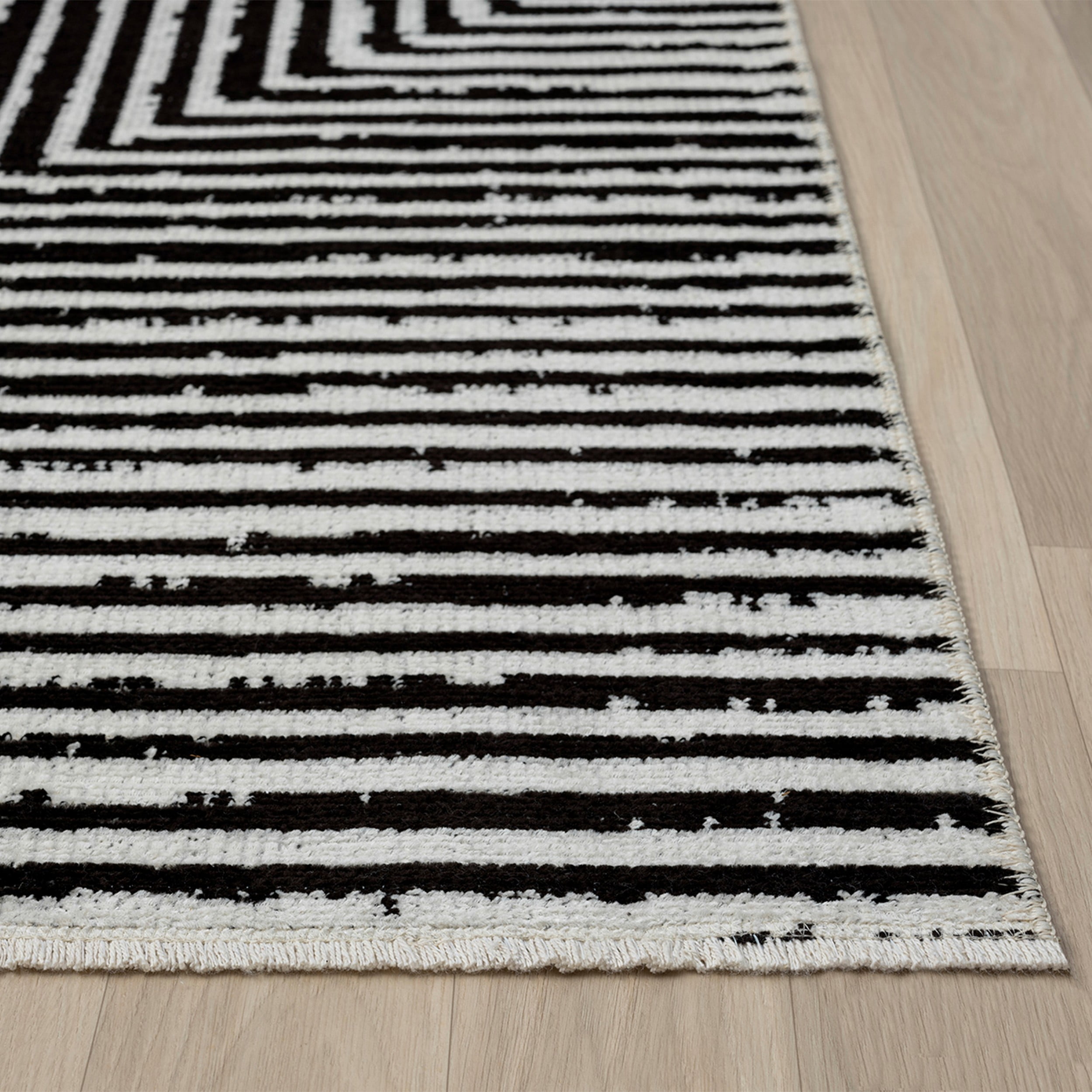 Indigo Ink Votra Black Abstract Geometric Indoor Area Rug, 6' x 9', Machine Washable