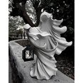thumbnail image 2 of Mensajero del Infierno con Linterna, Linterna de Decoración de Brujas, El Fantasma Buscando Luz, Escultura de Fantasma de Resina Realista para Decoración de Jardín de Halloween Lámpara de Bruja Creativa de Halloween Sincero Electrónica, 2 of 3