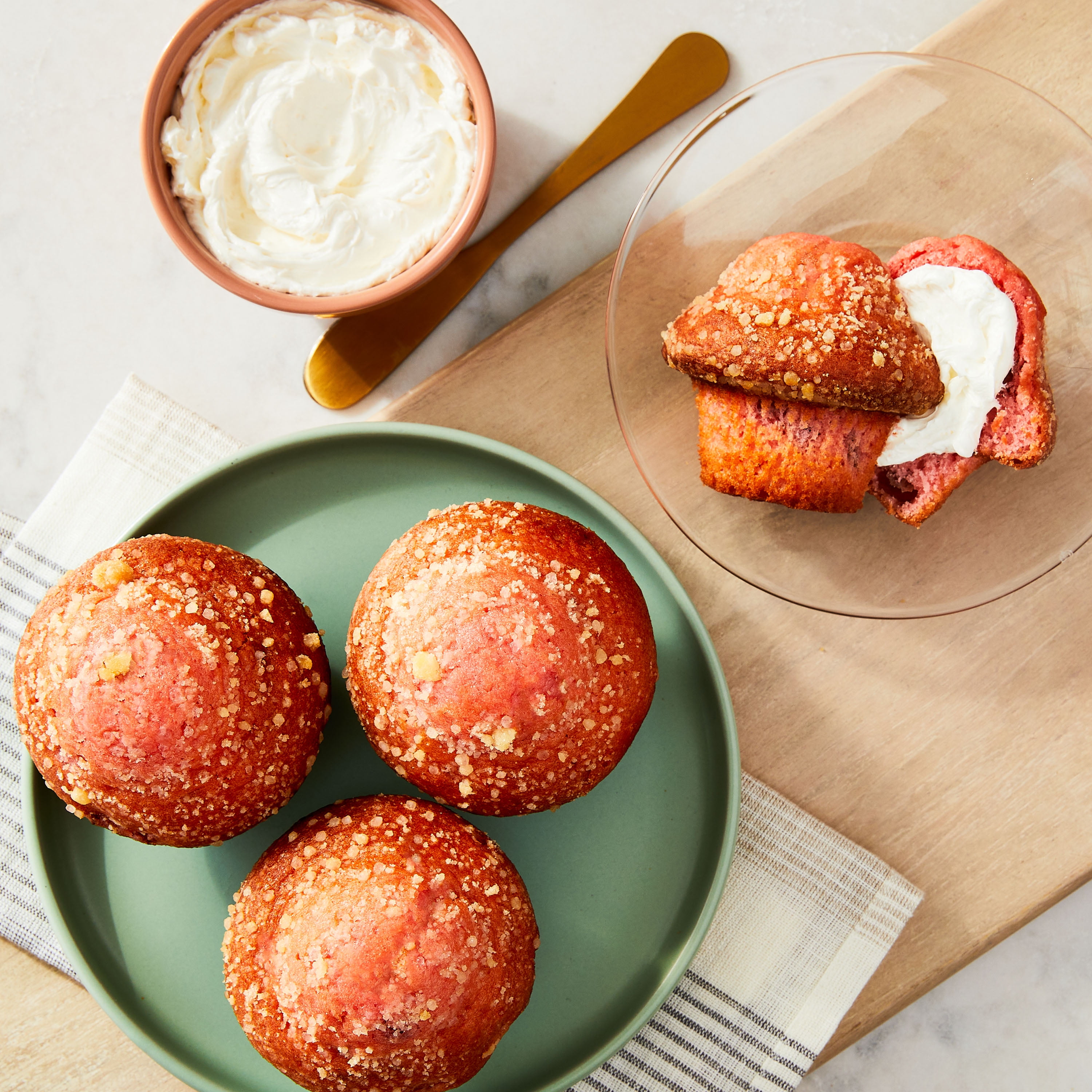 Marketside Strawberry Muffin, 14 oz, 4 Count