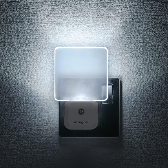 Integral LED, Plug in Walls with Dusk to Dawn Photocell, Auto Sensor Night Lighting, 0.6 W,White,1 pack