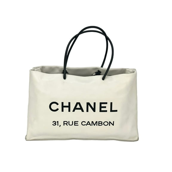 Pre-Owned Chanel Essential 31 Rue Cambon Slopping White Leather Tote