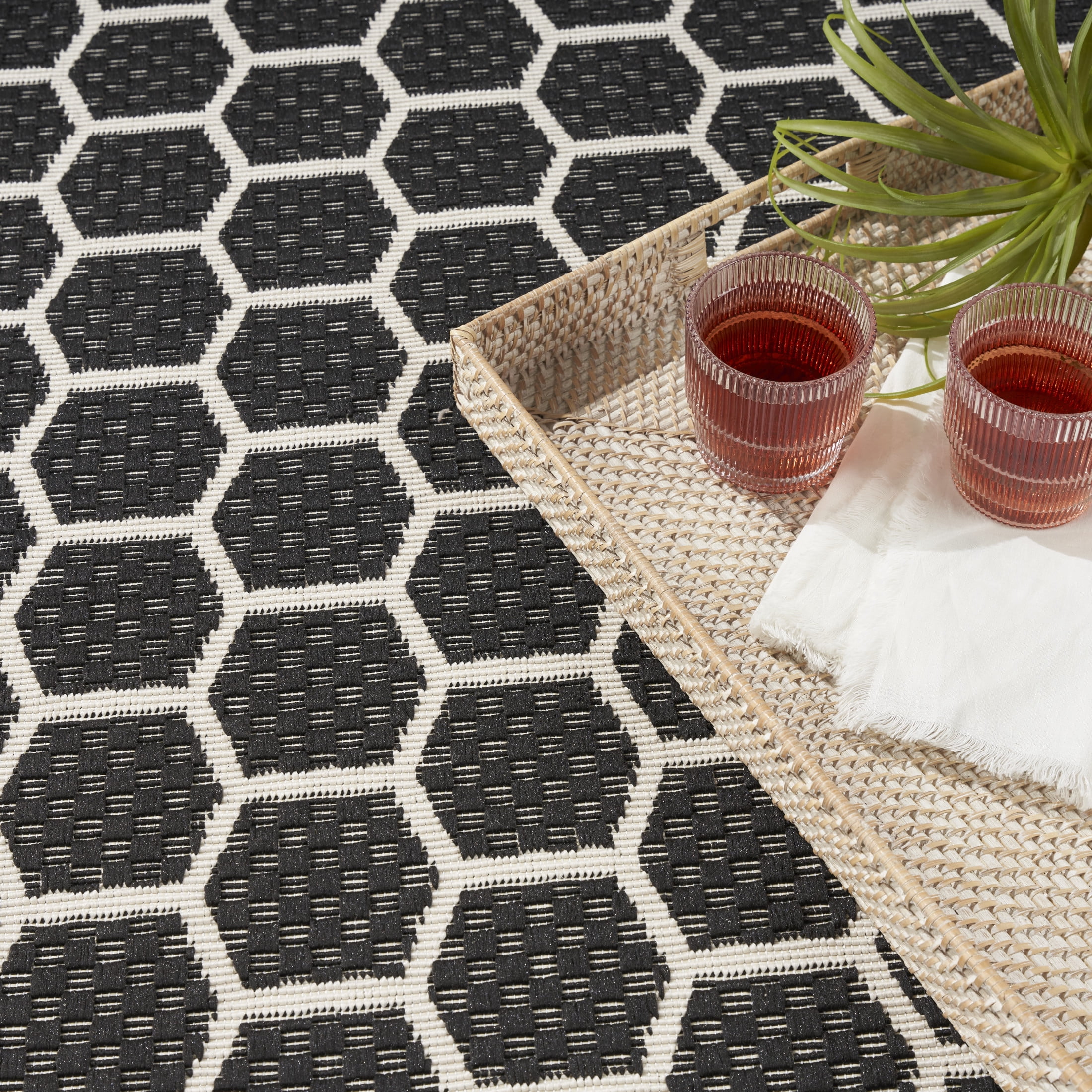 Nourison Reversible Indoor Outdoor Geometric Black 6' x 9'Area Rug (6x9)