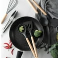 thumbnail image 4 of Juego de utensilios de cocina de silicona antiadherentes, herramientas de cocina con mango de madera, libres de BPA y resistentes al calor, diseño ergonómico para una amplia variedad de aplicaciones, 4 of 5