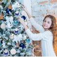thumbnail image 4 of Bolas de Navidad azules, decoraciones para árboles de Navidad, bolas de decoración de plástico de 6 cm, decoración tradicional de Navidad, paquete de 30 piezas Afortunado Sencillez, 4 of 5