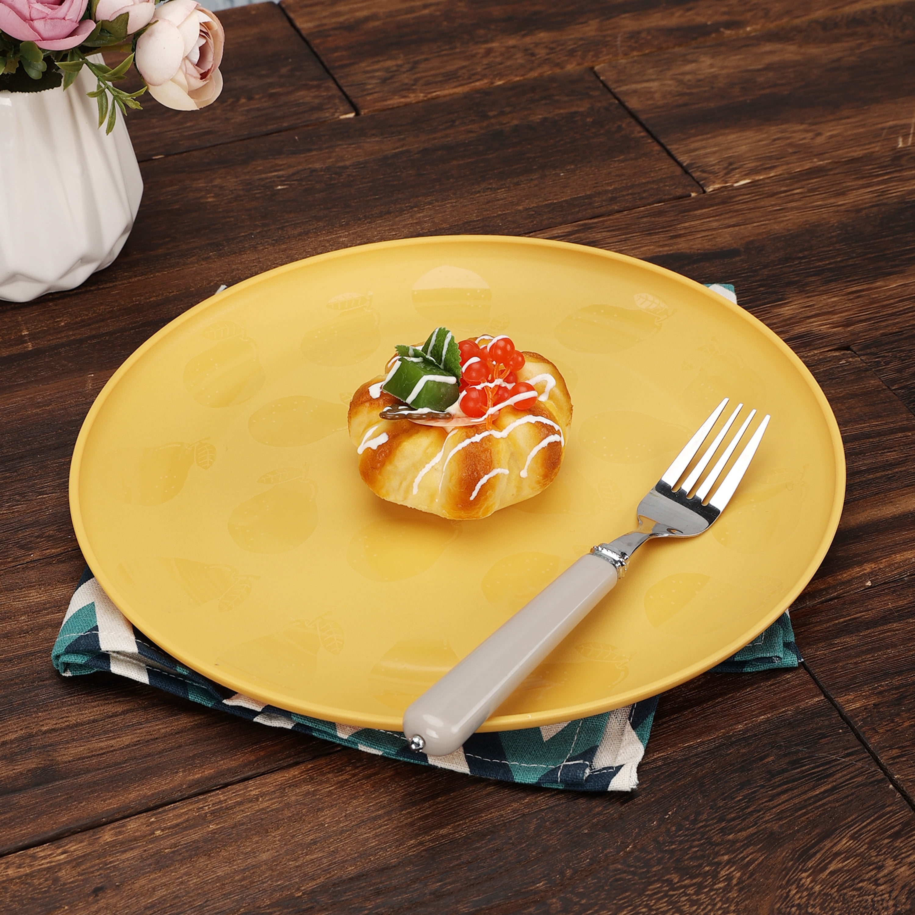 Mainstays Pear Polypropylene Plate, 1 Pack, Yellow