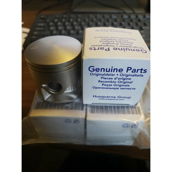 Genuine Husqvarna 544259201 Piston For 170BF 370BTS 560BTS 560BFS 570BFS 570BTS