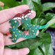 thumbnail image 4 of Pendientes navideños Yashi de arcoíris con forma de Dinosaurio de jengibre acrílicos, 4 of 5